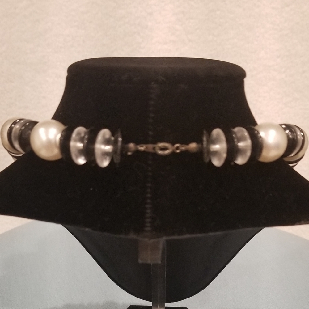Vintage Classic Black And White Necklace And Bracelet. The Necklace Is About 17" - Picture 2 of 3